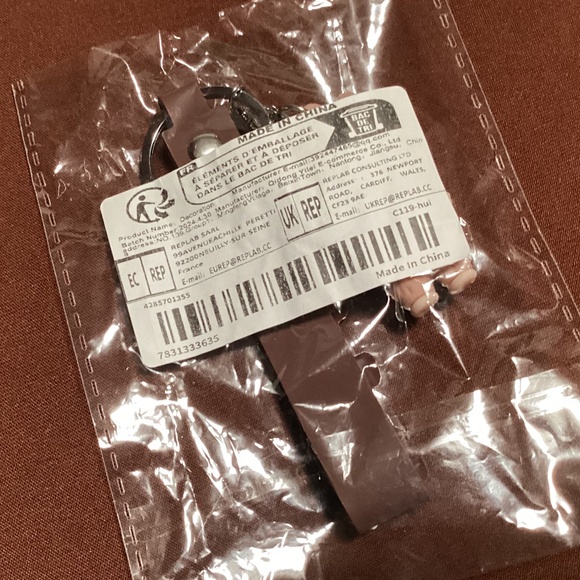 Durable Plastic Fashionable Keychain NEW - Picture 5 of 8